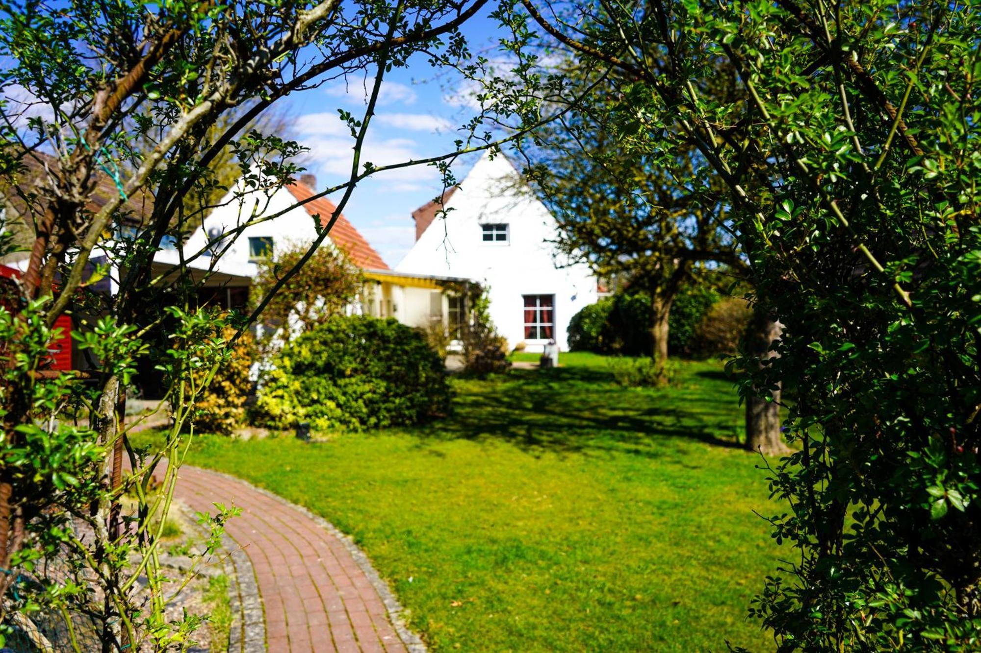 Gemuetliches Haus Mit Grossem Traumhaften Garten Bremen Exterior foto